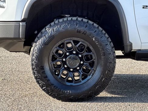 Certified 2024 Chevrolet Silverado 2500 ZR2 w/ ZR2 Bison Edition image 33