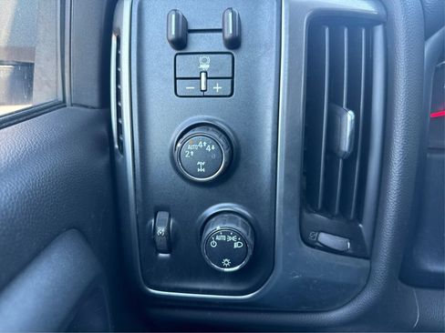 Used 2018 Chevrolet Silverado 1500 LT w/ Trailering Package AWD/4WD image 18
