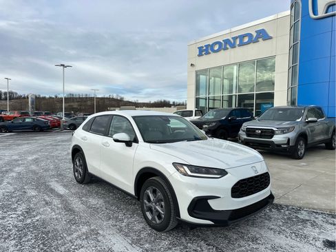 New 2026 Honda HR-V LX image 2