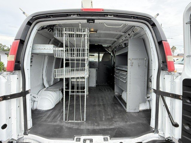 Used 2011 Chevrolet Express 2500 RWD image 11