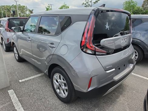 Certified 2025 Kia Soul LX w/ LX Technology Package FWD image 3