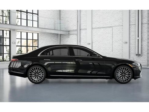 Used 2025 Mercedes-Benz S 580 4MATIC Sedan image 2