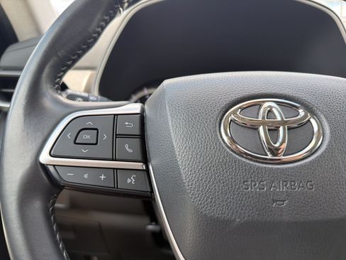 Certified 2024 Toyota Highlander LE AWD/4WD image 9