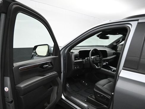 Certified 2025 Chevrolet Tahoe Z71 image 17