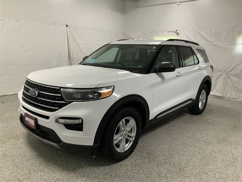 Used 2024 Ford Explorer XLT w/ Equipment Group 202A image 2