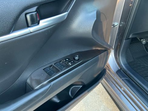 Used 2023 Toyota Camry SE image 12