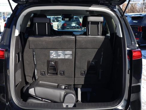 Used 2023 Kia Carnival LX image 20