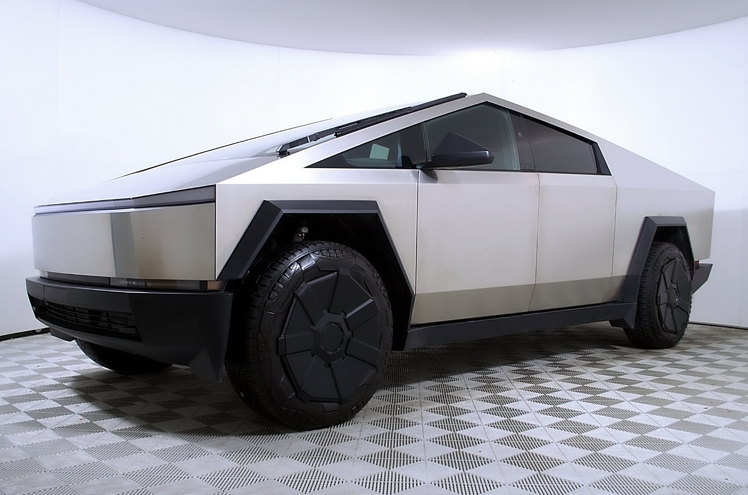 Used 2024 Tesla Cybertruck Cyberbeast AWD/4WD image 2