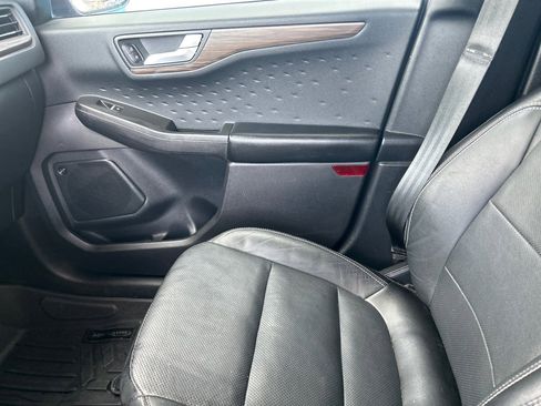 Used 2020 Ford Escape Titanium image 8