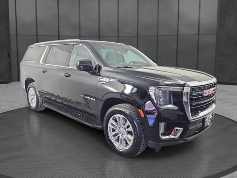 Used 2022 GMC Yukon XL SLE w/ Gmc Pro Safety Plus Package AWD/4WD image 3