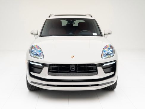Certified 2026 Porsche Macan AWD/4WD image 6