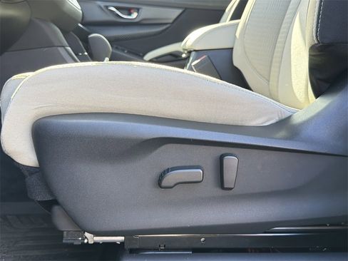 Used 2025 Subaru Ascent Premium w/ Premium Package image 23