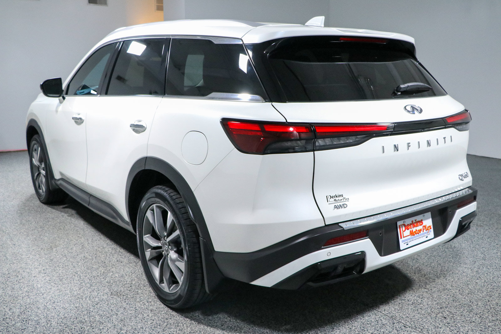 Used 2023 INFINITI QX60 Luxe w/ Cargo Package AWD/4WD image 9
