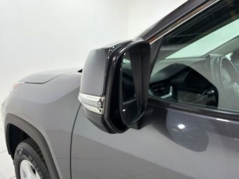 Used 2021 Toyota RAV4 XLE AWD/4WD image 8