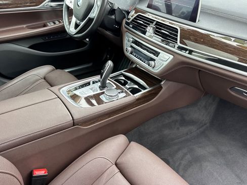 Used 2020 BMW 740i image 14