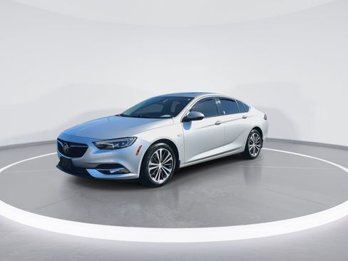 Used 2018 Buick Regal Essence w/ Driver Confidence Package #1 AWD/4WD image 4