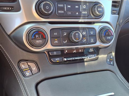 Used 2020 Chevrolet Suburban Premier w/ Premier Plus Edition image 23