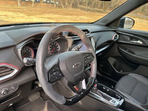 Used 2023 Chevrolet TrailBlazer RS w/ Sun and Liftgate Package image 9