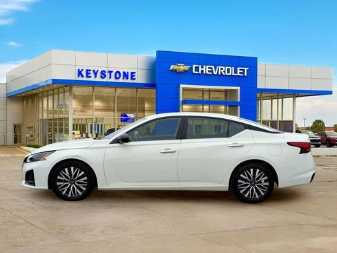 Used 2025 Nissan Altima 2.5 SV FWD image 4
