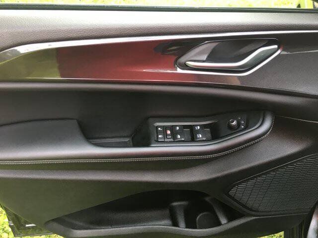 Used 2023 Jeep Grand Cherokee Altitude AWD/4WD image 12