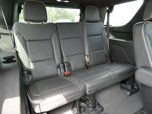 Used 2024 GMC Yukon SLT w/ SLT Luxury Package AWD/4WD image 17