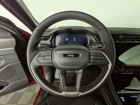 New 2025 Jeep Grand Cherokee L Limited w/ Luxury Tech Group II AWD/4WD image 19