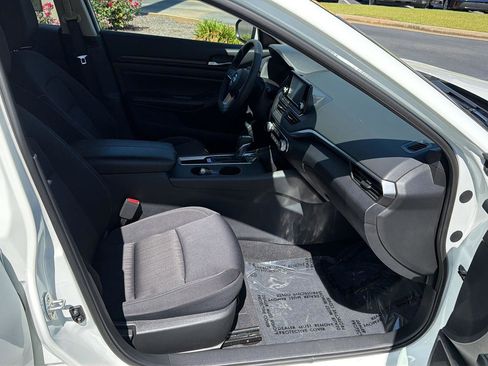 Used 2022 Nissan Altima 2.5 S FWD image 13