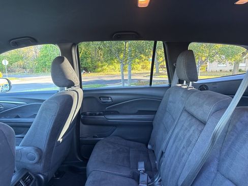 Certified 2022 Honda Pilot Sport image 18