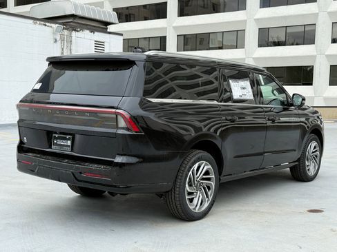 New 2026 Lincoln Navigator L Reserve AWD/4WD image 4