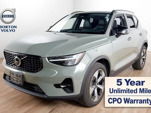 Used 2023 Volvo XC40 B5 Plus w/ Driver Assist Package AWD/4WD image 1