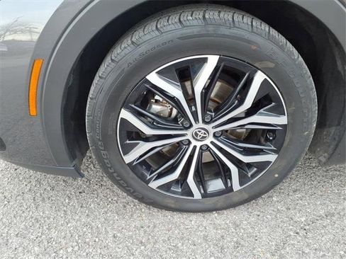 Used 2023 Toyota Crown Limited image 9