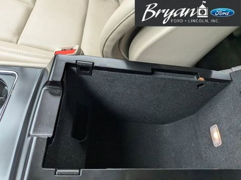 Used 2022 Lincoln Corsair AWD w/ Premium Package image 34