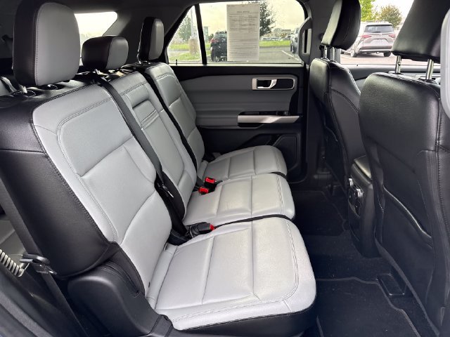 Used 2021 Ford Explorer XLT w/ Equipment Group 202A AWD/4WD image 14