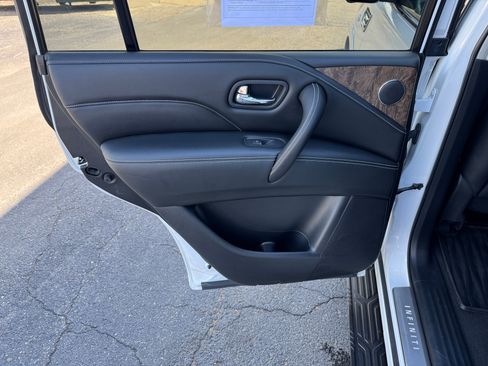 Used 2021 INFINITI QX80 Premium Select w/ All-Season Package image 32