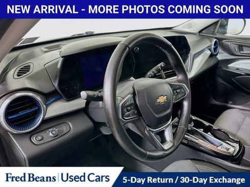Used 2025 Chevrolet Trax LT w/ Driver Confidence Package FWD image 11