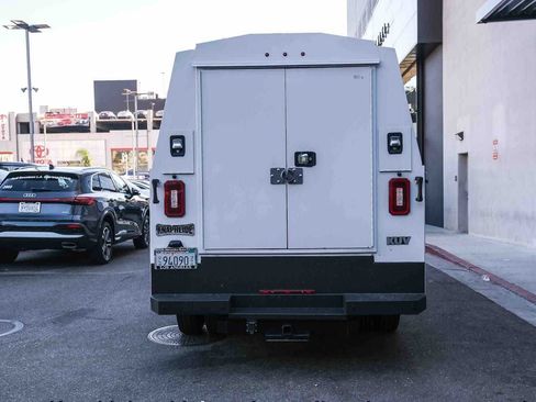 Used 2023 Mercedes-Benz Sprinter 3500 w/ Acoustic Package image 8