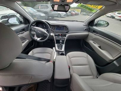 Used 2020 Hyundai Elantra Limited w/ Ultimate Package 03