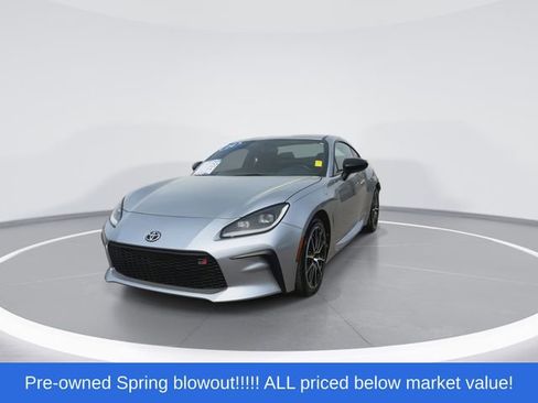 Used 2024 Toyota GR86 RWD image 3