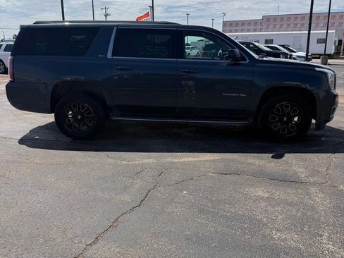 Used 2020 GMC Yukon XL SLT RWD image 3