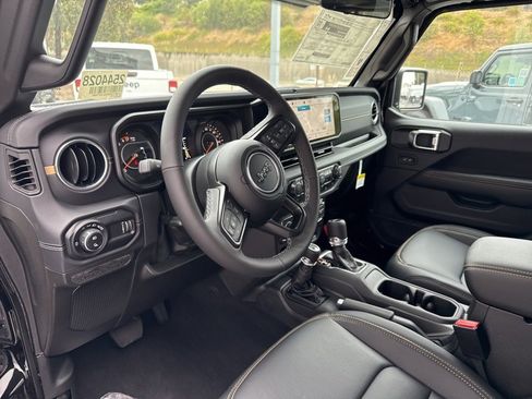 New 2025 Jeep Gladiator Sport image 19