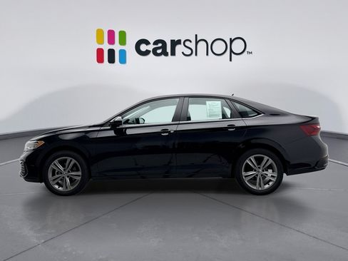 Used 2023 Volkswagen Jetta SE FWD image 2