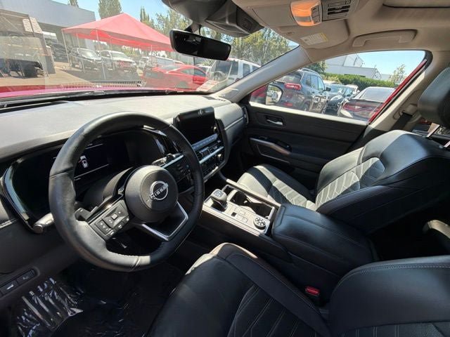 Used 2024 Nissan Pathfinder Platinum w/ Lighting Package (N93) AWD/4WD image 11