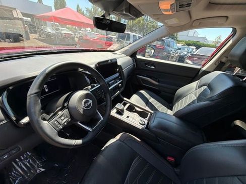 Used 2024 Nissan Pathfinder Platinum w/ Lighting Package (N93) AWD/4WD image 11