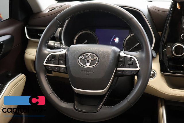 Used 2022 Toyota Highlander XLE AWD/4WD image 15