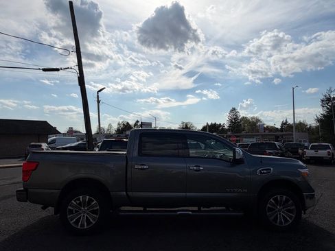 Used 2017 Nissan Titan SL w/ SL Towing Convenience Package image 5