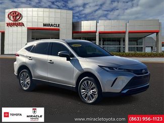 Used 2022 Toyota Venza XLE video 1