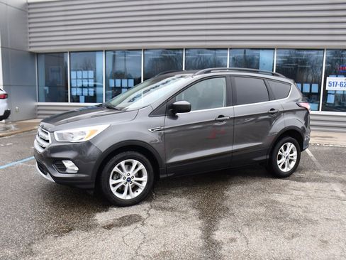 Used 2018 Ford Escape SE image 2