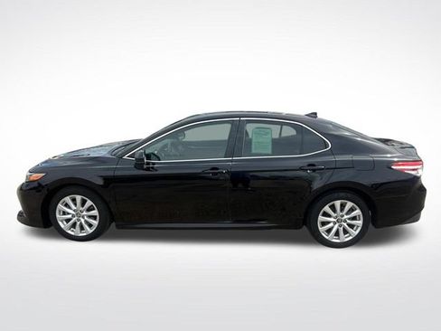 Used 2019 Toyota Camry LE FWD image 6