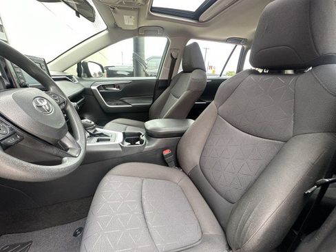 Used 2020 Toyota RAV4 XLE w/ Convenience Package FWD image 12