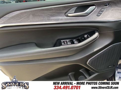 Used 2024 Jeep Grand Cherokee Overland w/ Adv Protech Group III AWD/4WD image 49